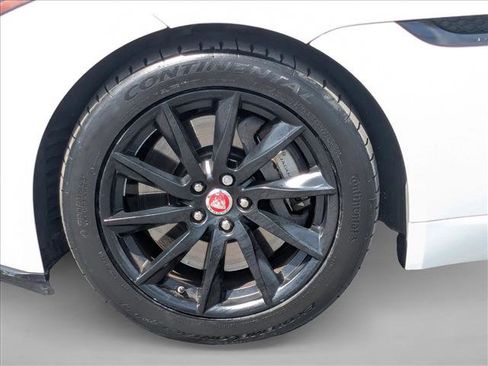 Used 2018 Jaguar F-TYPE Coupe RWD image 22