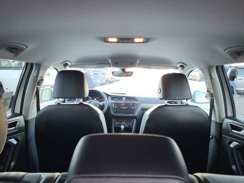 Used 2021 Volkswagen Tiguan SE image 10