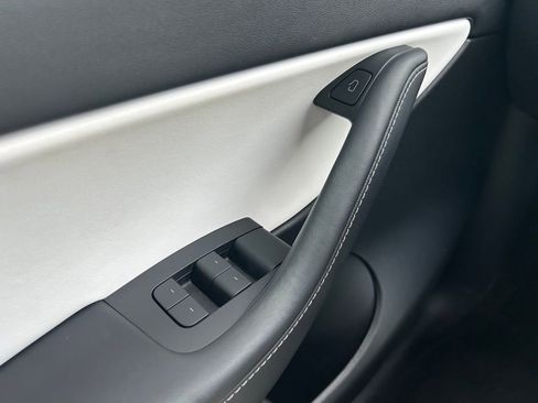 Used 2022 Tesla Model Y Performance image 17