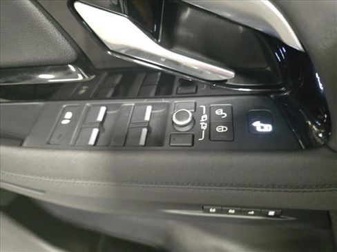 Used 2020 Land Rover Range Rover Evoque SE AWD/4WD image 28