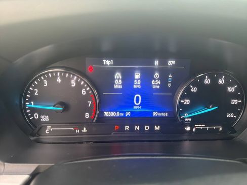 Used 2021 Ford Explorer XLT w/ Equipment Group 202A AWD/4WD image 13