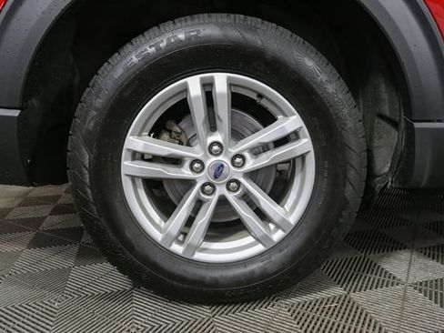 Used 2023 Ford Explorer XLT w/ Equipment Group 202A AWD/4WD image 16