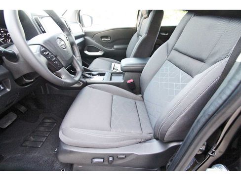 Used 2025 Nissan Frontier SV w/ SV Convenience Package RWD image 11