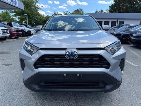 Used 2021 Toyota RAV4 LE AWD/4WD image 2