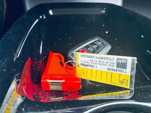 Used 2018 Toyota Prius Prime Plus FWD image 8