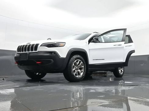Used 2022 Jeep Cherokee Trailhawk w/ Premium Leather Package AWD/4WD image 34