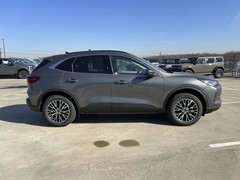 New 2025 Ford Escape SE image 5