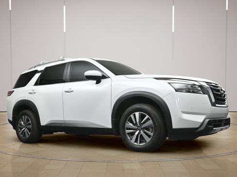 Certified 2025 Nissan Pathfinder SL FWD image 25