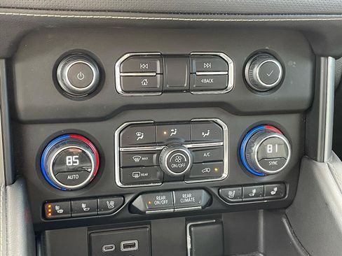 Used 2023 Chevrolet Suburban Premier image 15