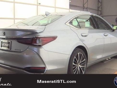 Used 2024 Lexus ES 300h w/ Premium Package image 2