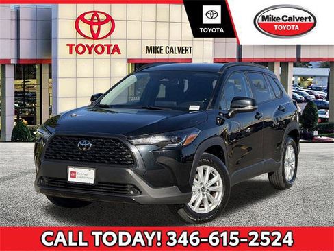 Certified 2024 Toyota Corolla Cross LE image 1