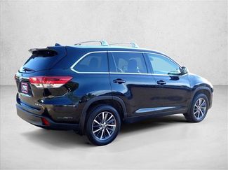 Used 2019 Toyota Highlander XLE AWD/4WD video 4