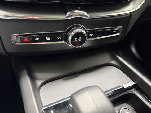 Used 2023 Volvo XC60 B5 Core w/ Climate Package AWD/4WD image 46