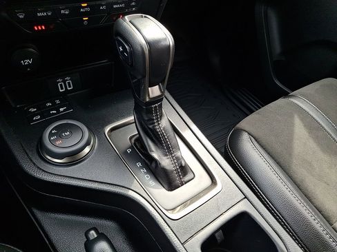 Used 2023 Ford Ranger Lariat w/ Tremor Off-Road Package image 16