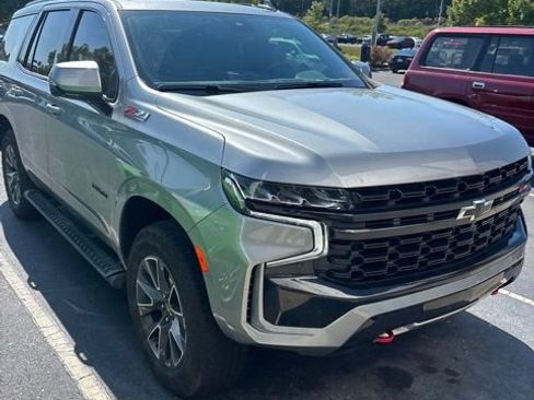 Used 2024 Chevrolet Tahoe Z71 w/ Luxury Package AWD/4WD image 3