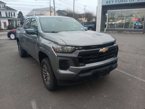 Used 2023 Chevrolet Colorado LT image 2