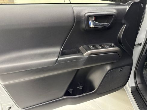 Used 2021 Toyota Tacoma TRD Off-Road w/ TRD Premium Off Road Package image 11