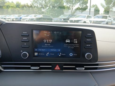 Used 2025 Hyundai Elantra SE FWD image 14