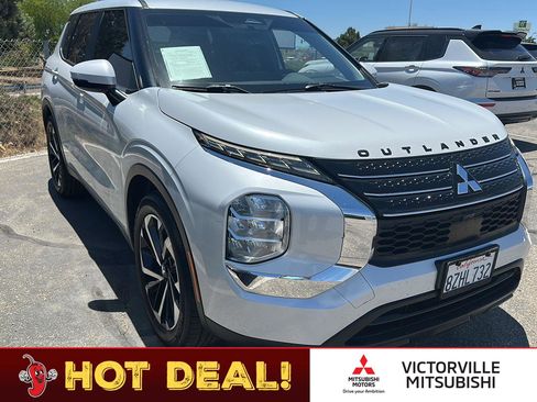 Used 2022 Mitsubishi Outlander ES FWD image 1