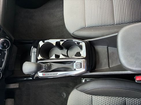 Used 2025 Chevrolet Trax LT w/ LT Convenience Package image 40