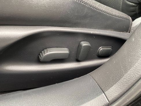 Used 2017 INFINITI Q70 3.7 RWD image 19