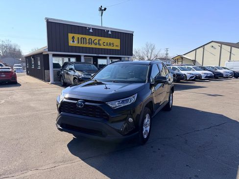 Used 2021 Toyota RAV4 XLE image 2