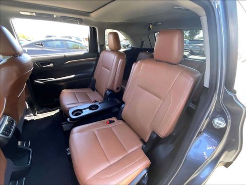 Used 2018 Toyota Highlander Limited Platinum AWD/4WD image 27
