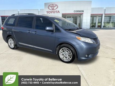 Used 2015 Toyota Sienna L image 7