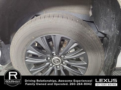 Used 2023 Lexus GX 460 Premium w/ Accessory Package image 13