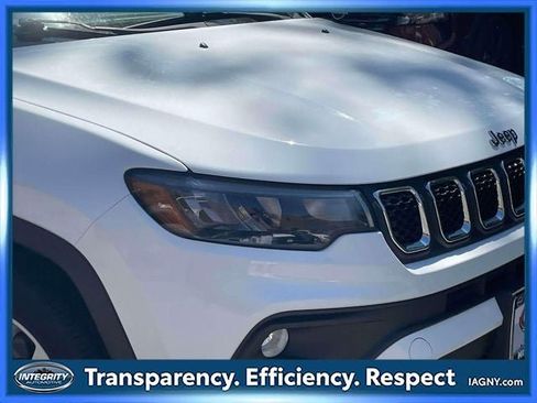Used 2023 Jeep Compass Latitude AWD/4WD image 10
