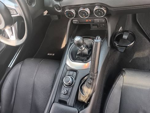 Used 2021 MAZDA MX-5 Miata RF Grand Touring image 18