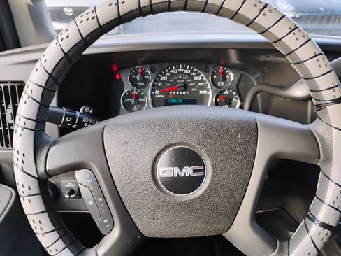 Used 2016 GMC Savana 2500 image 41