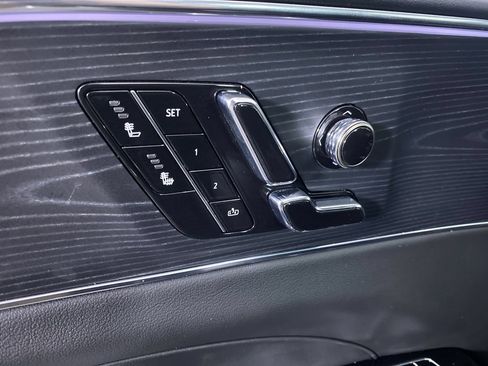 Certified 2024 Cadillac Lyriq Luxury AWD/4WD image 9