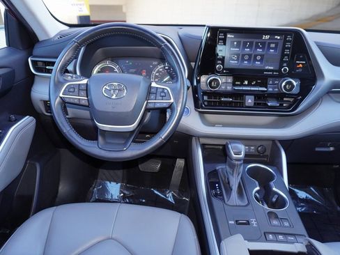 Certified 2022 Toyota Highlander XLE image 14