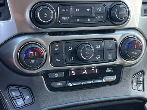 Used 2018 Chevrolet Suburban Premier AWD/4WD image 31