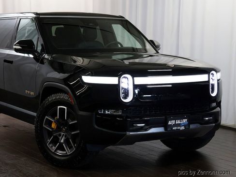 Used 2023 Rivian R1S Launch Edition image 2