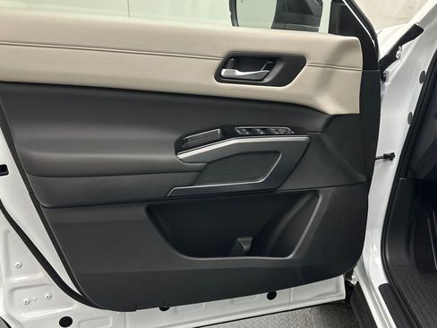 New 2026 Nissan Pathfinder SL w/ SL Premium Package AWD/4WD image 16