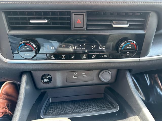 Used 2025 Nissan Rogue SV AWD/4WD image 17