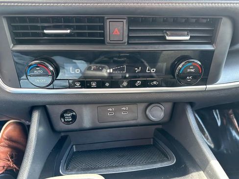 Used 2025 Nissan Rogue SV AWD/4WD image 17
