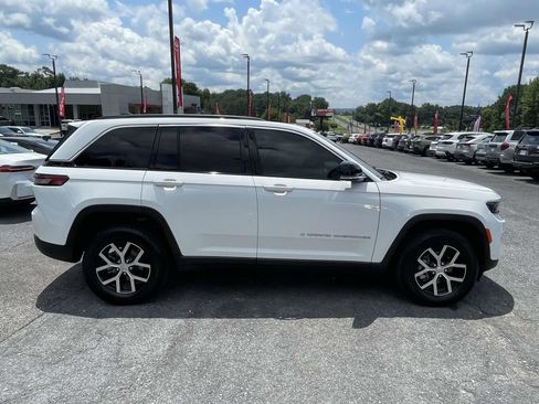 Used 2025 Jeep Grand Cherokee Limited w/ Luxury Tech Group II RWD image 2