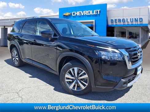Used 2025 Nissan Pathfinder SL AWD/4WD image 1