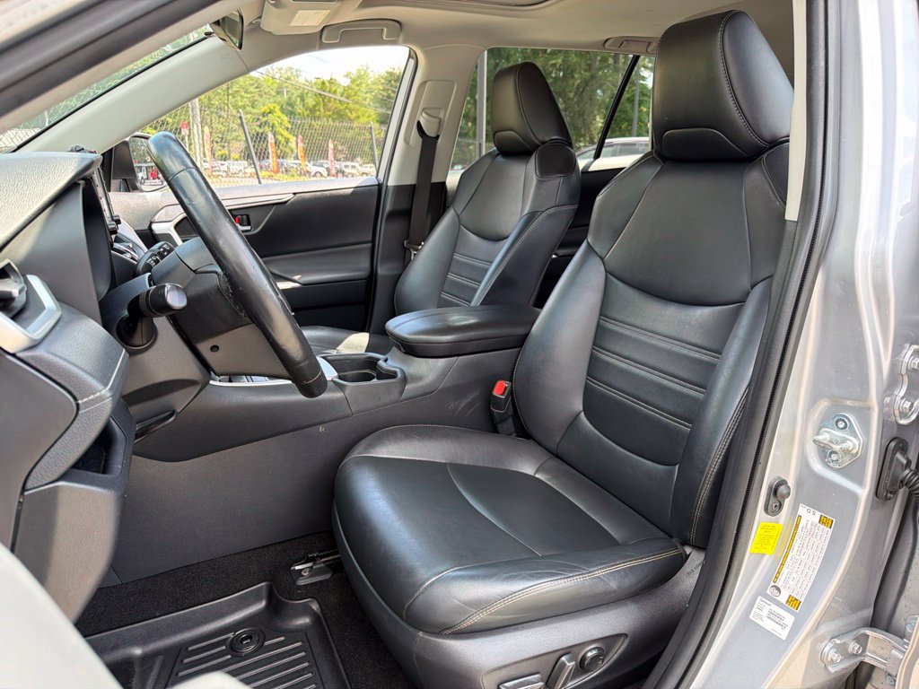 Used 2020 Toyota RAV4 XLE Premium FWD image 14