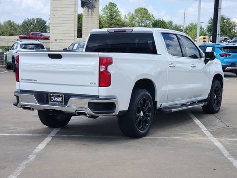 Used 2022 Chevrolet Silverado 1500 LTZ w/ Z71 Off-Road Package AWD/4WD image 7