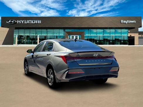 New 2026 Hyundai Elantra SEL Sport Premium FWD image 5
