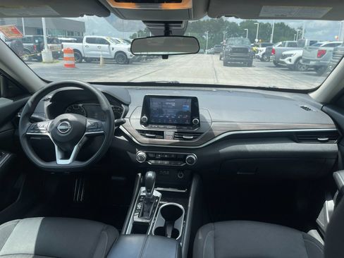 Used 2024 Nissan Altima 2.5 SV FWD image 15