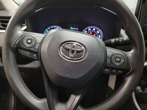 Used 2022 Toyota RAV4 LE AWD/4WD image 18