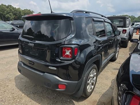 Used 2018 Jeep Renegade Latitude FWD image 4