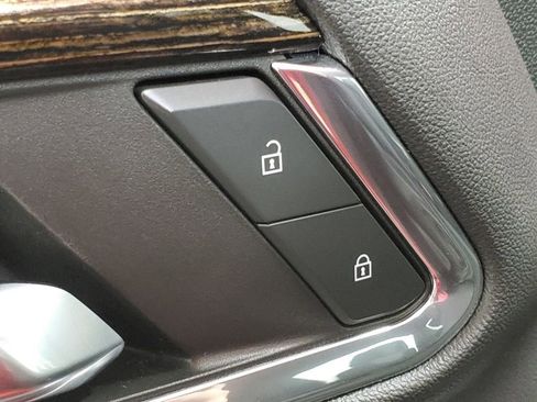 Used 2024 GMC Sierra 1500 Elevation image 27