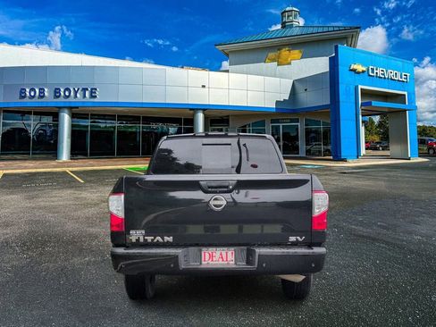 Used 2023 Nissan Titan SV RWD image 4