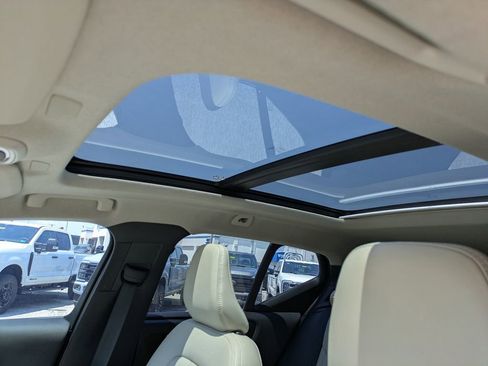 Certified 2022 Volvo XC40 T4 Momentum FWD image 20